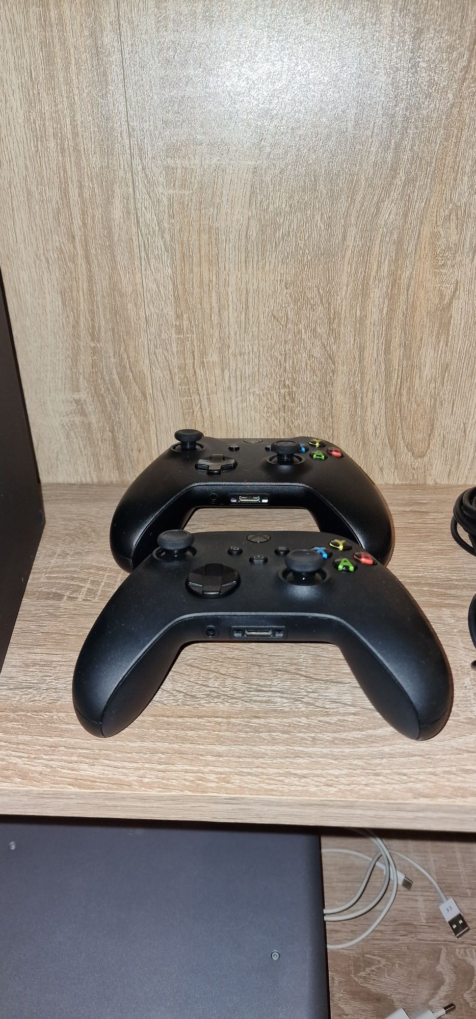 Xbox SERIES X aproape nou, 1 TB, 2 Controllere (unul nou) + GTA 5