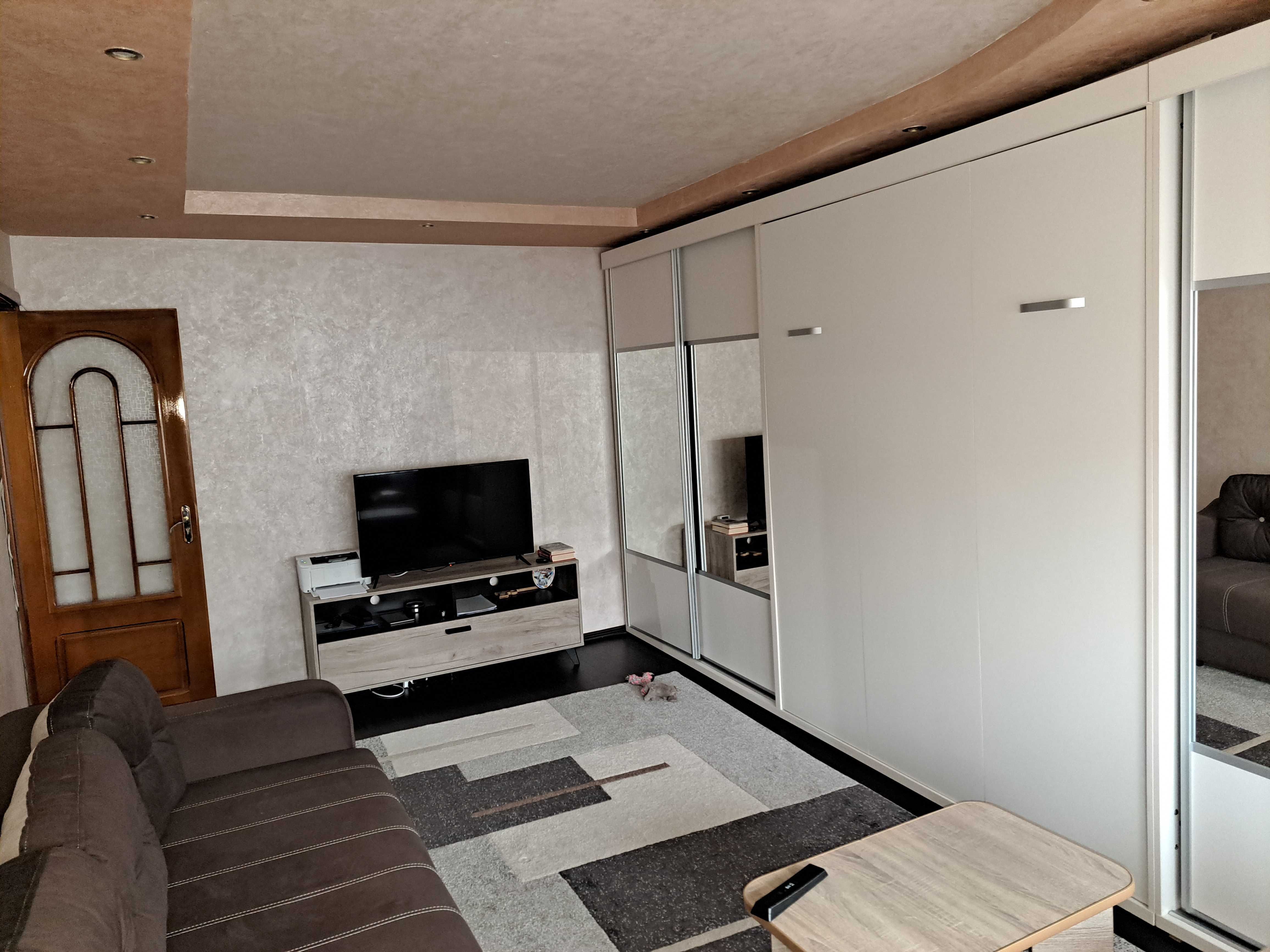 Apartament 2 camere, decomandat, strada Lirei