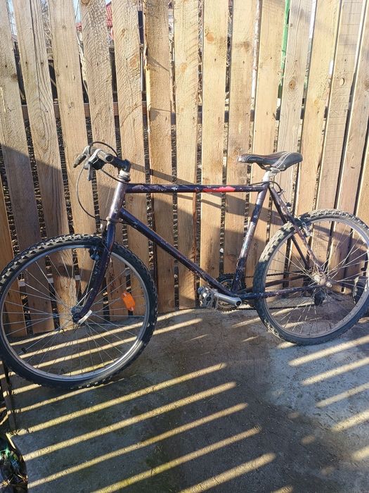 Vând bicicleta e in stare perfecta