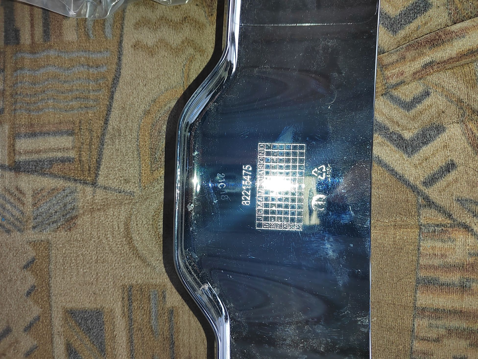 Дифлектор капота на РАМ 1500.