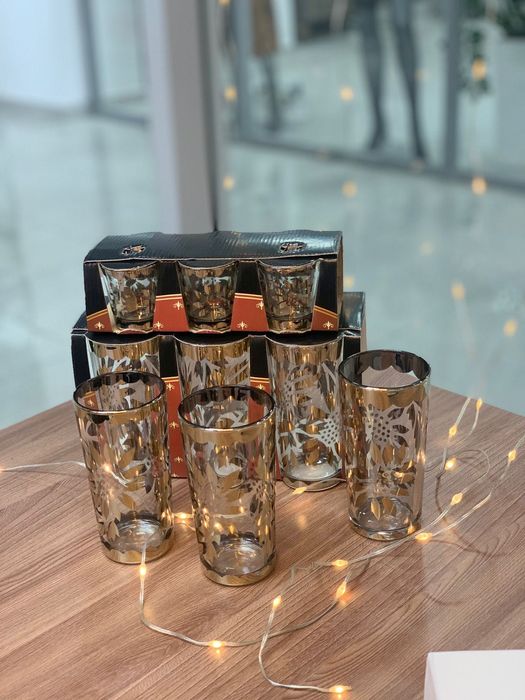 набор стаканов и рюмок