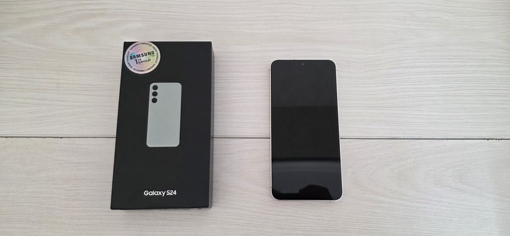Продам официальный Vietnam Samsung s24 8/256 в идеальном состоянии!