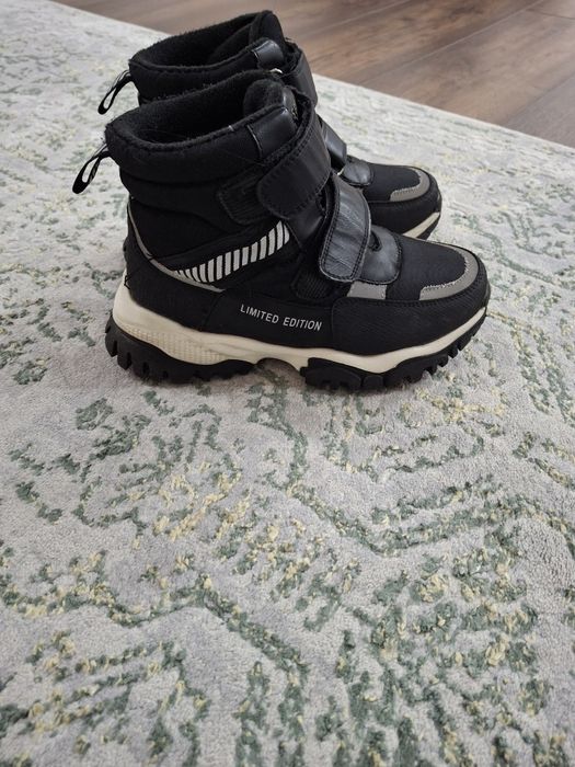 Продаются зимние детские ботинки