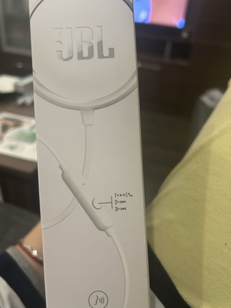 JBL Tune 500, бели слушалки чисто нови