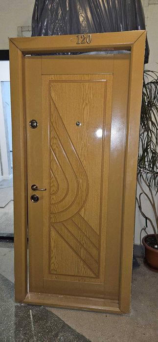 Usa de intrare in apartament