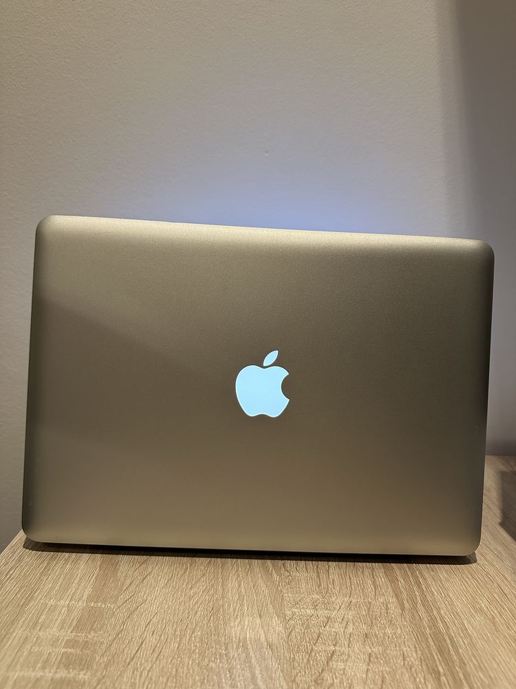 MacBook Pro 13', baterie noua.