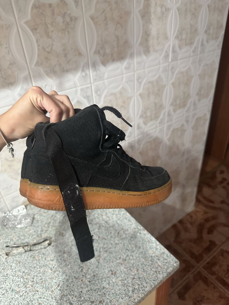 Nike AirForce 1 Mid