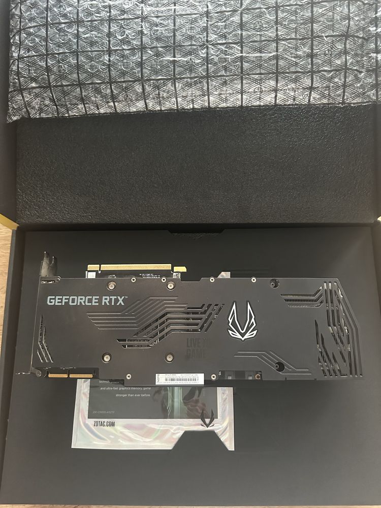 Placa Videp RTX 3090 Phoenix 24 GB și RTX 3090 Gamin Pro Palit