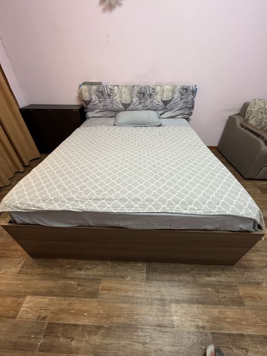 Кровать двухспальная , капитальная