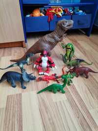 Vând set dinozauri