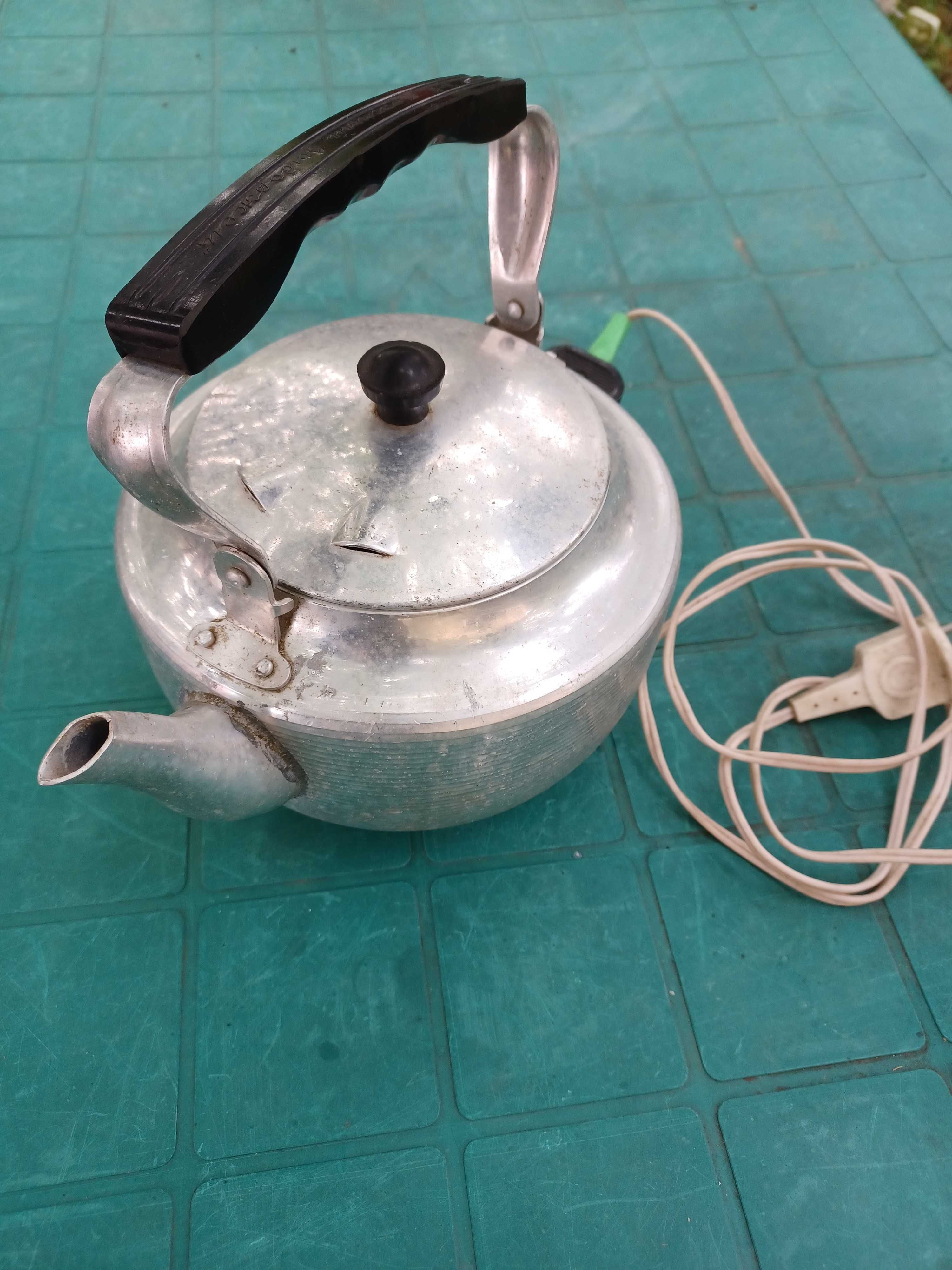 Ретро електрически  чайник