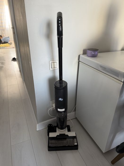 Пылесос 2/1 моющии. Почти новый. Документ насадкася бар