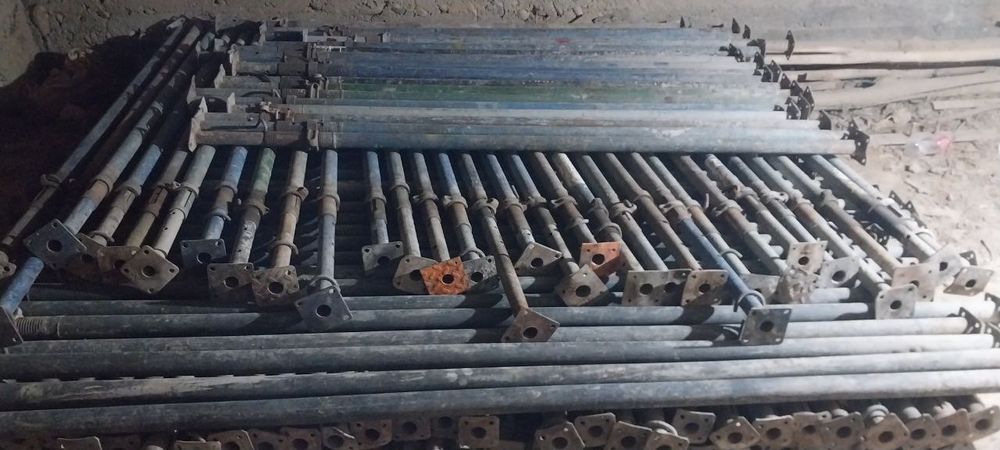 1) Телескопические стойки Российский 
- Размер 2.50 см 
- Внутренний т