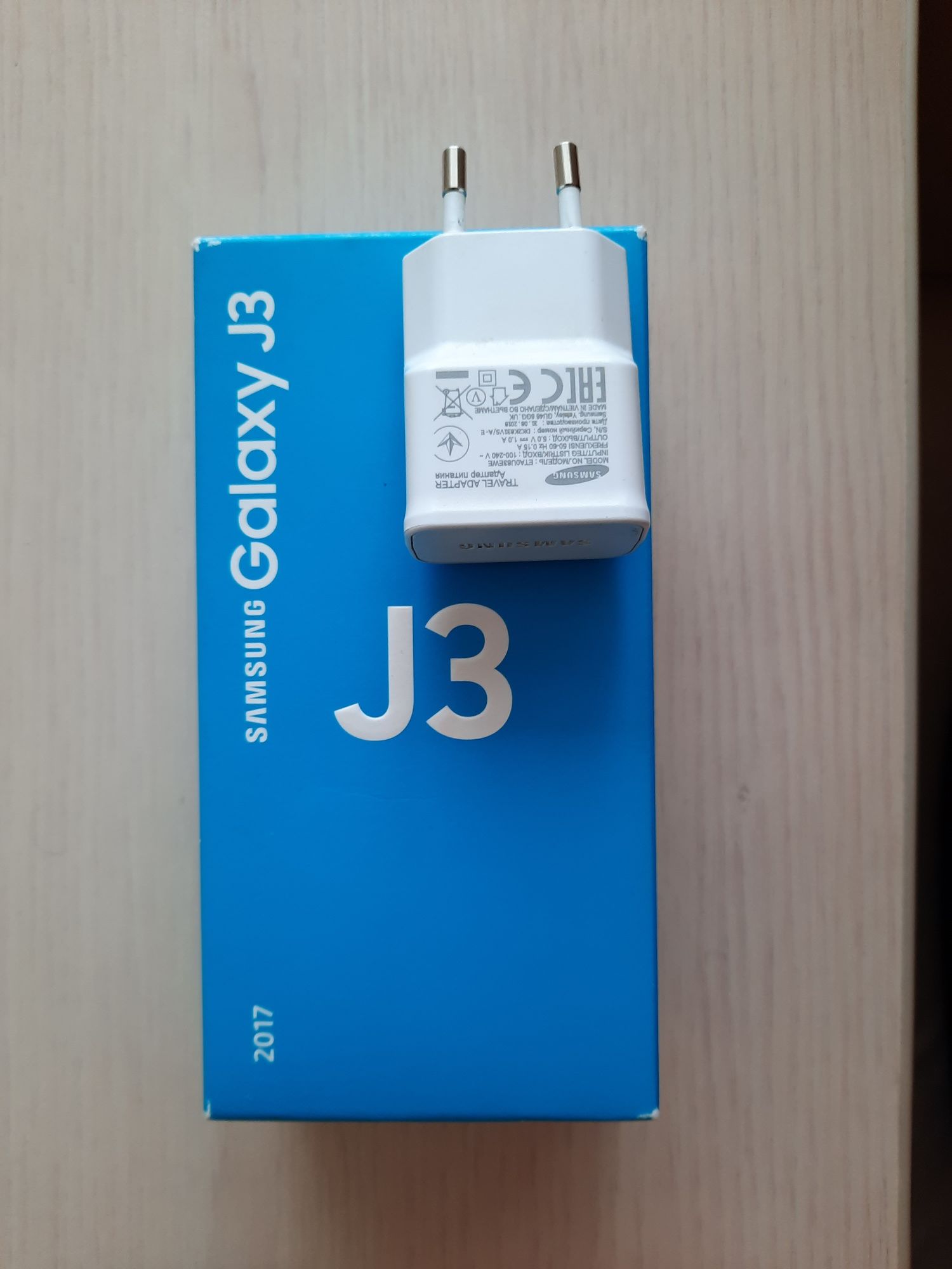 Продам Samsung J3 телефон