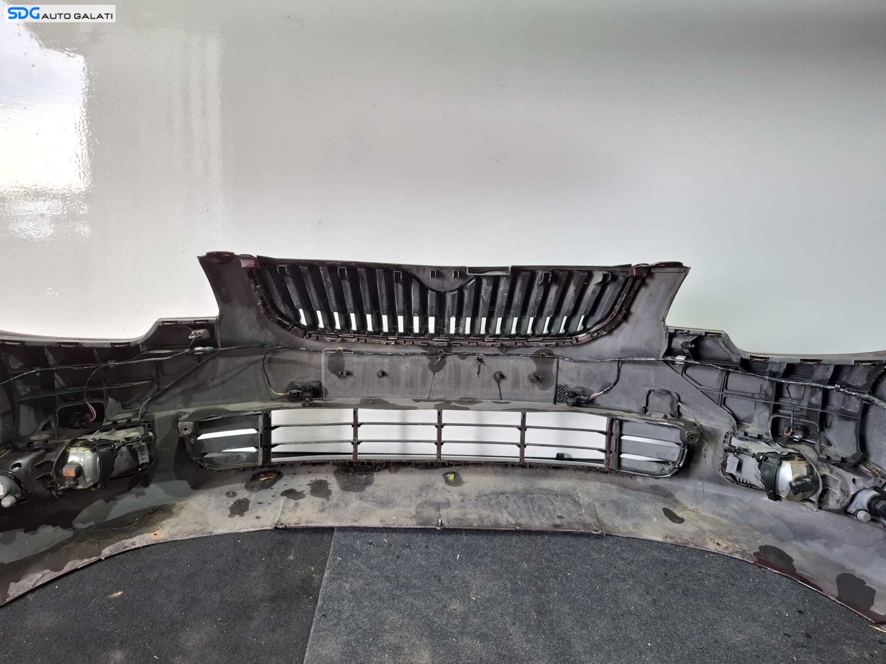 Bara Spoiler Fata Completa cu Proiectoare Fara Grila dintre Faruri Skoda Superb 2 2008 - 2013 [L4392]