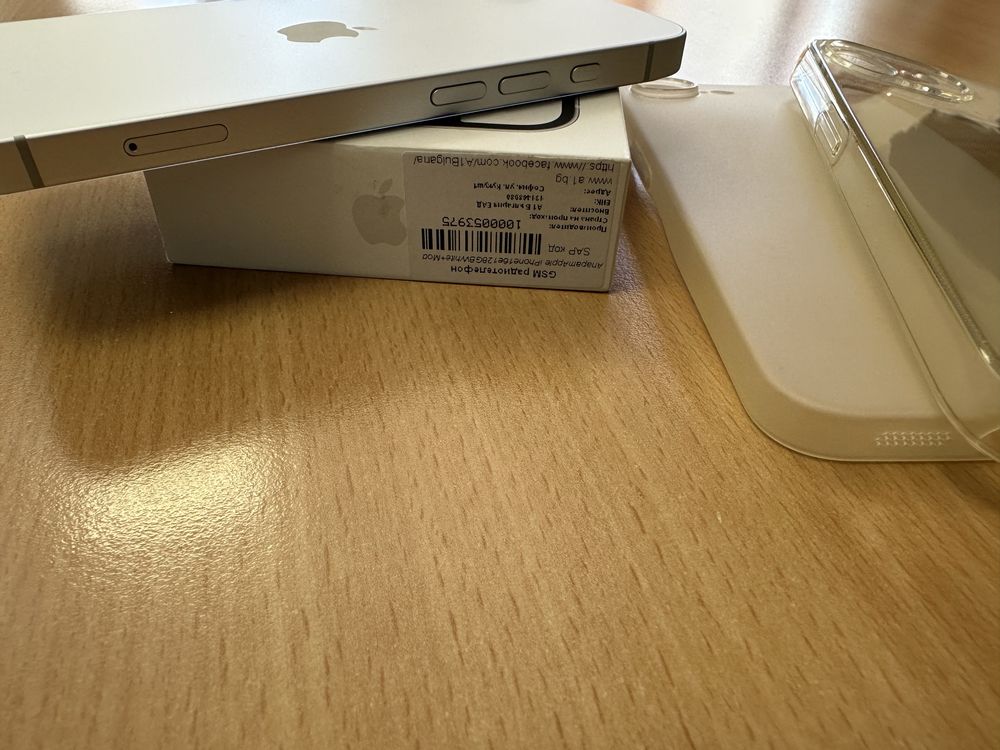 Iphone 16e 128GB бял с 21 м. ГАРАНЦИЯ към А1