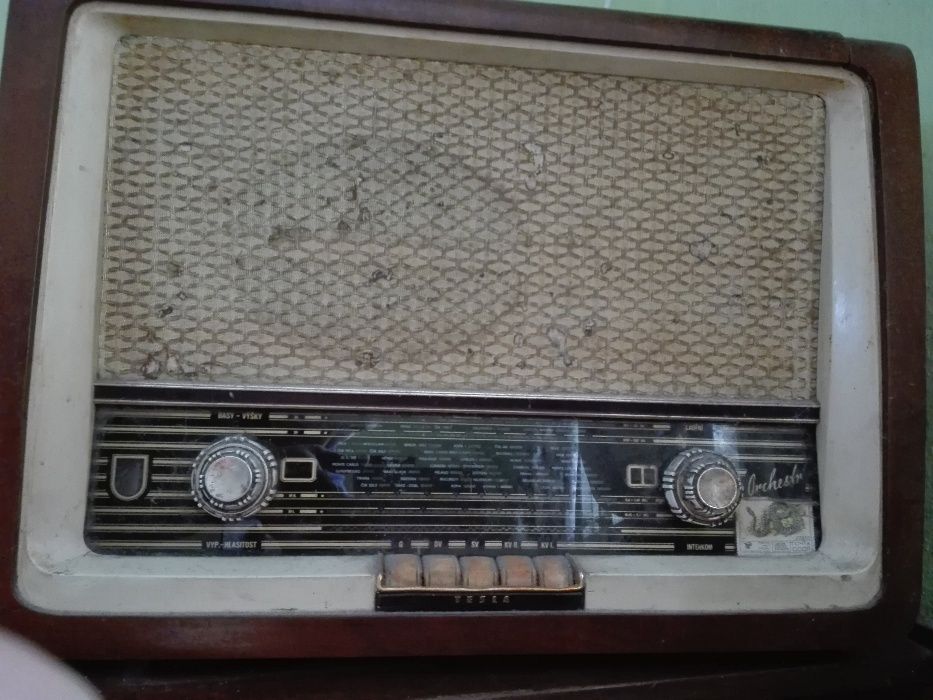 ОРИГИНАЛЕН- автентичен Радио-Грамофон"ТЕSLA"
