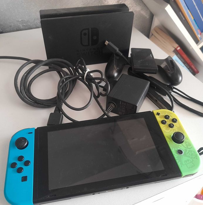 Nintendo Switch second-hand în stare foarte bună