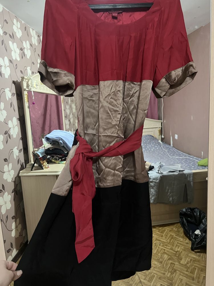 Продам платья разные