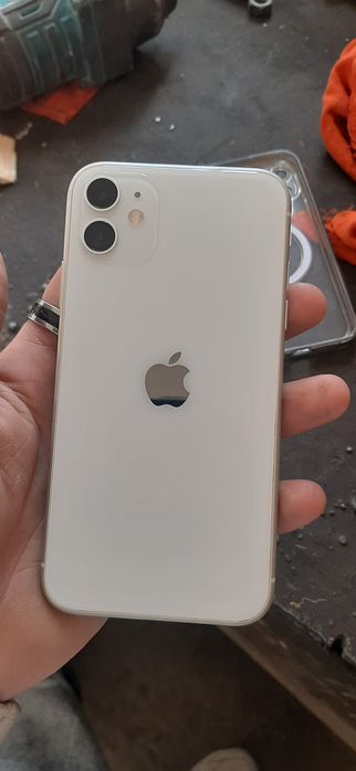 Iphone 11 128 gb xolati ekrani qisilgan