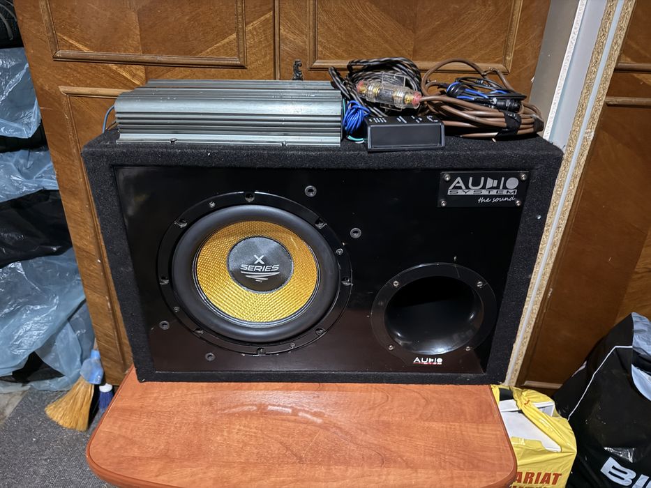 Vand subwoofer auto complet 700 lei