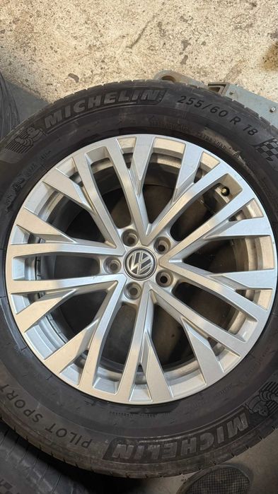 Jante Touareg Cascade 255 60 18 vara Michelin Pilot Sport 4 dot 1821