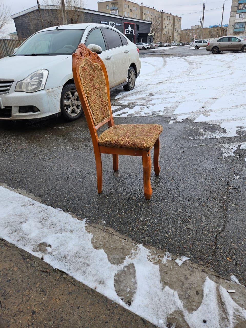 Продам мебель для кафе и ресторанов.