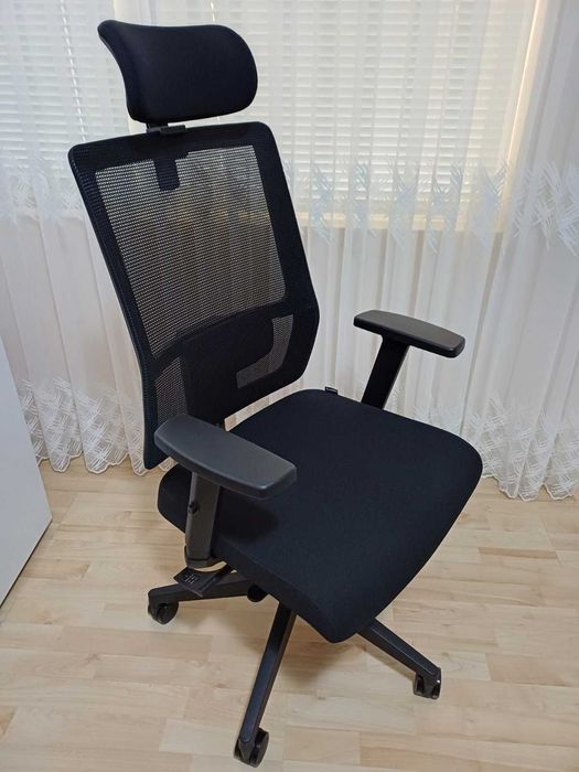 Ергономичен офис стол