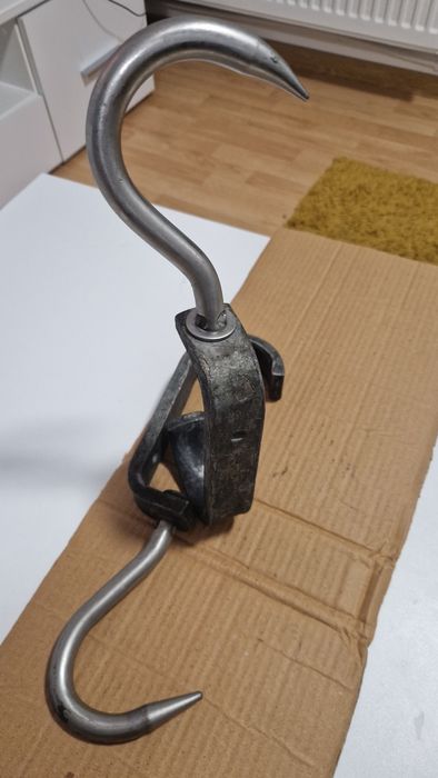 Cârlige pentru carcasă