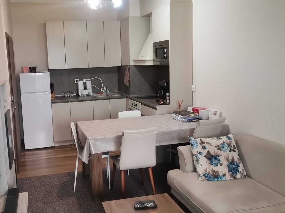 Дава се под наем Двустаен апартамент в Бургас, Лазур - 65 кв.м за 600 € - Снимка #1