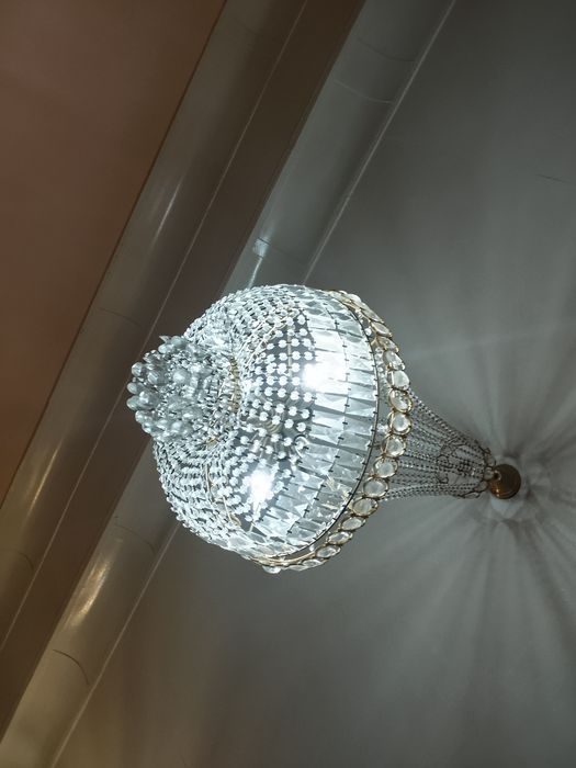 Люстра  залога каттасидан