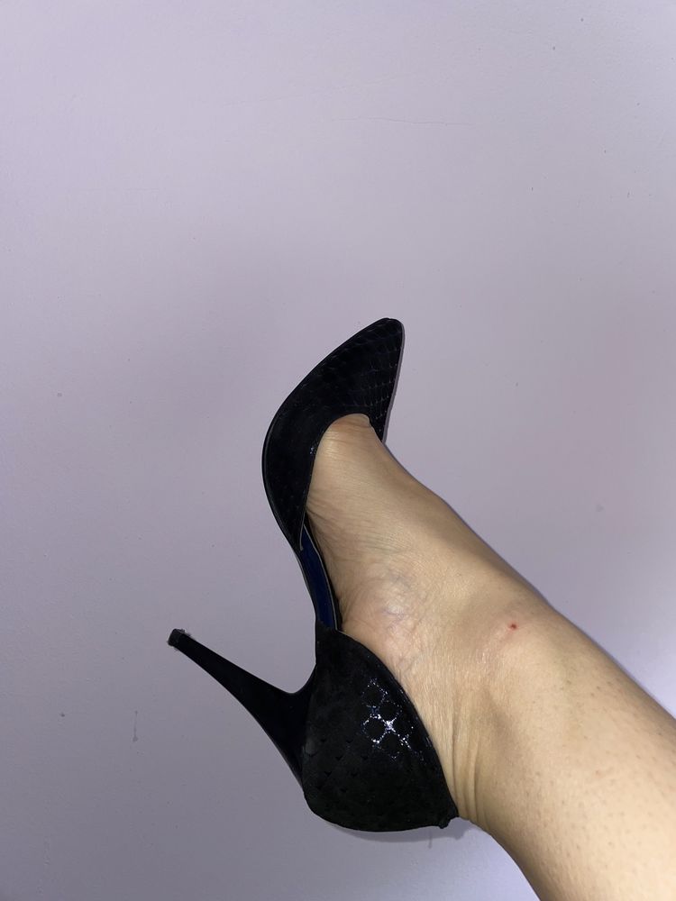 Pantofi stiletto