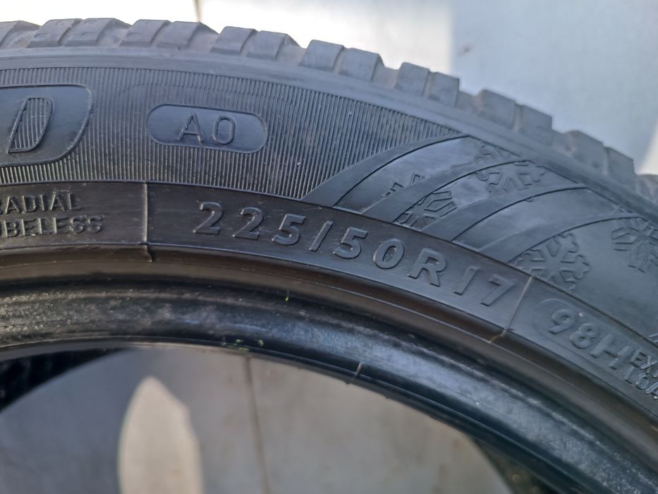 225/50/17 Dunlop