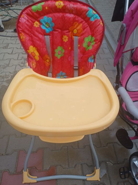 Vand tricicleta copii si scaun de masa