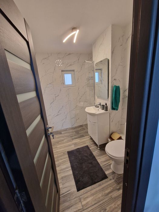 Inchiriez apartament!