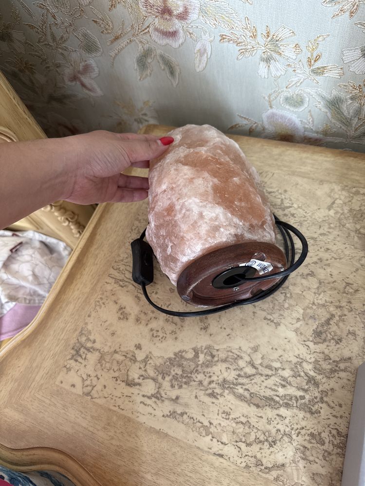 Солева лампа Скала из гималайской соли