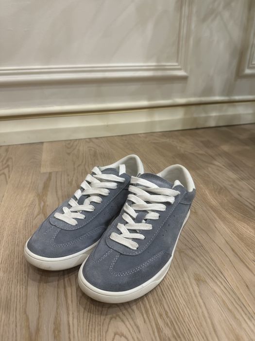 Продам кроссовки Zara