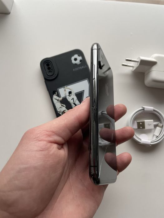 • Iphone XS  •  BATERIE 88% •