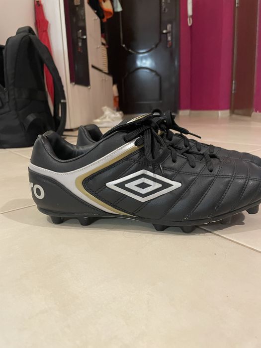 Футболни калеври за истинска трева UMBRO
