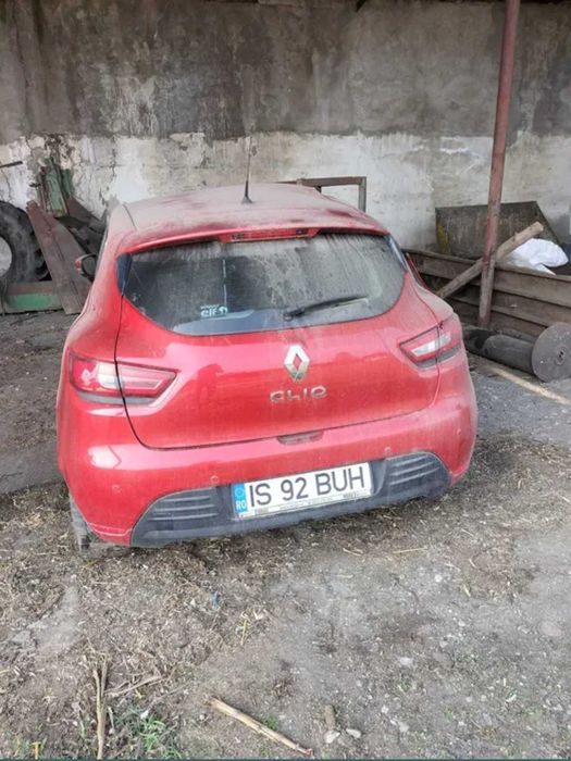 Vând Renault Clio din 2020 avariat pe partea dreapta