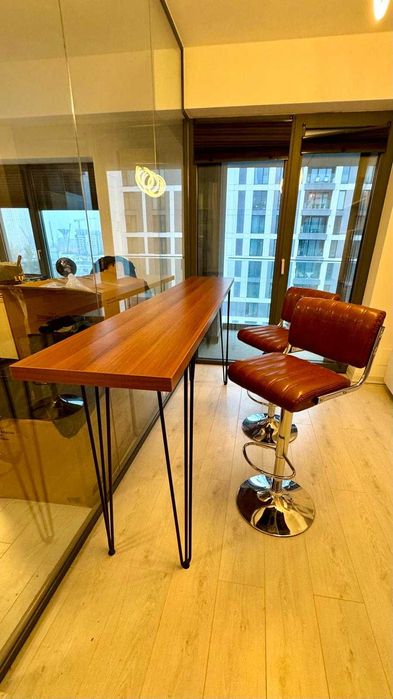 Masa bar + 2 scaune de piele pentru bar