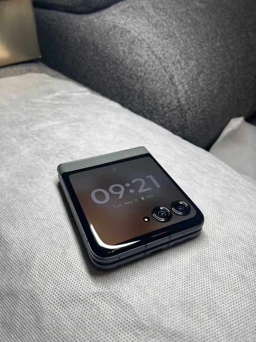 Motorola Razr 50 256 GB, 8 Gb Ram NOU