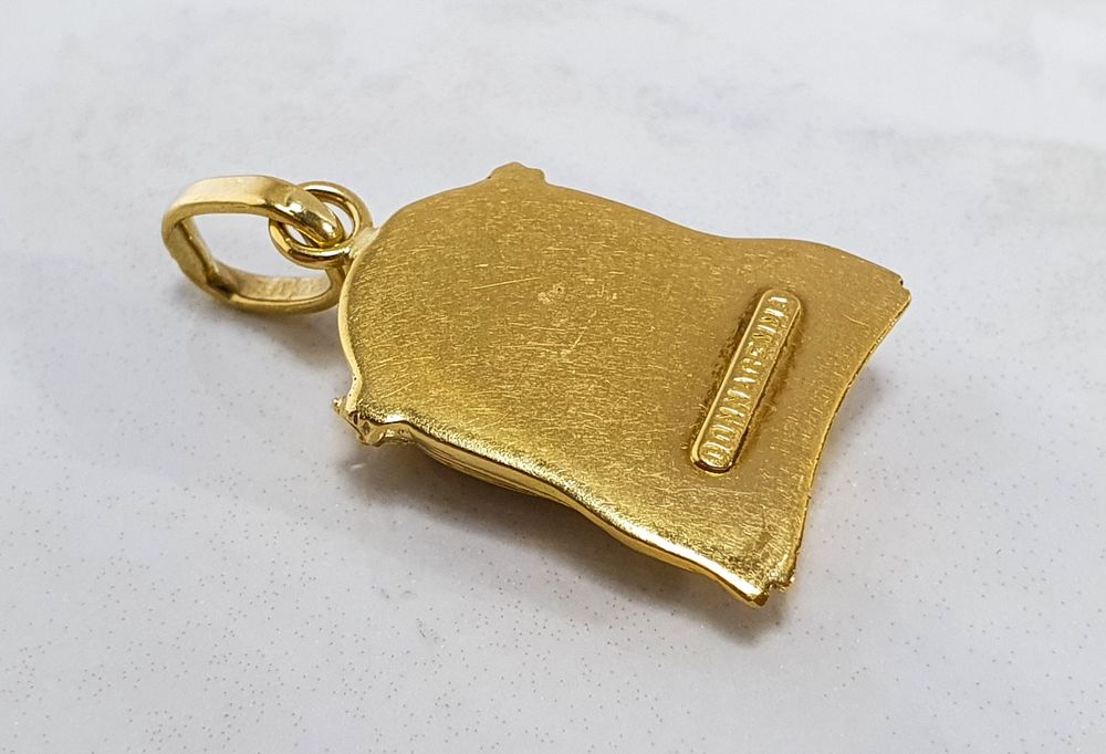 Pandantiv din aur de 18K cu Isus Hristos gramaj 6,22 g