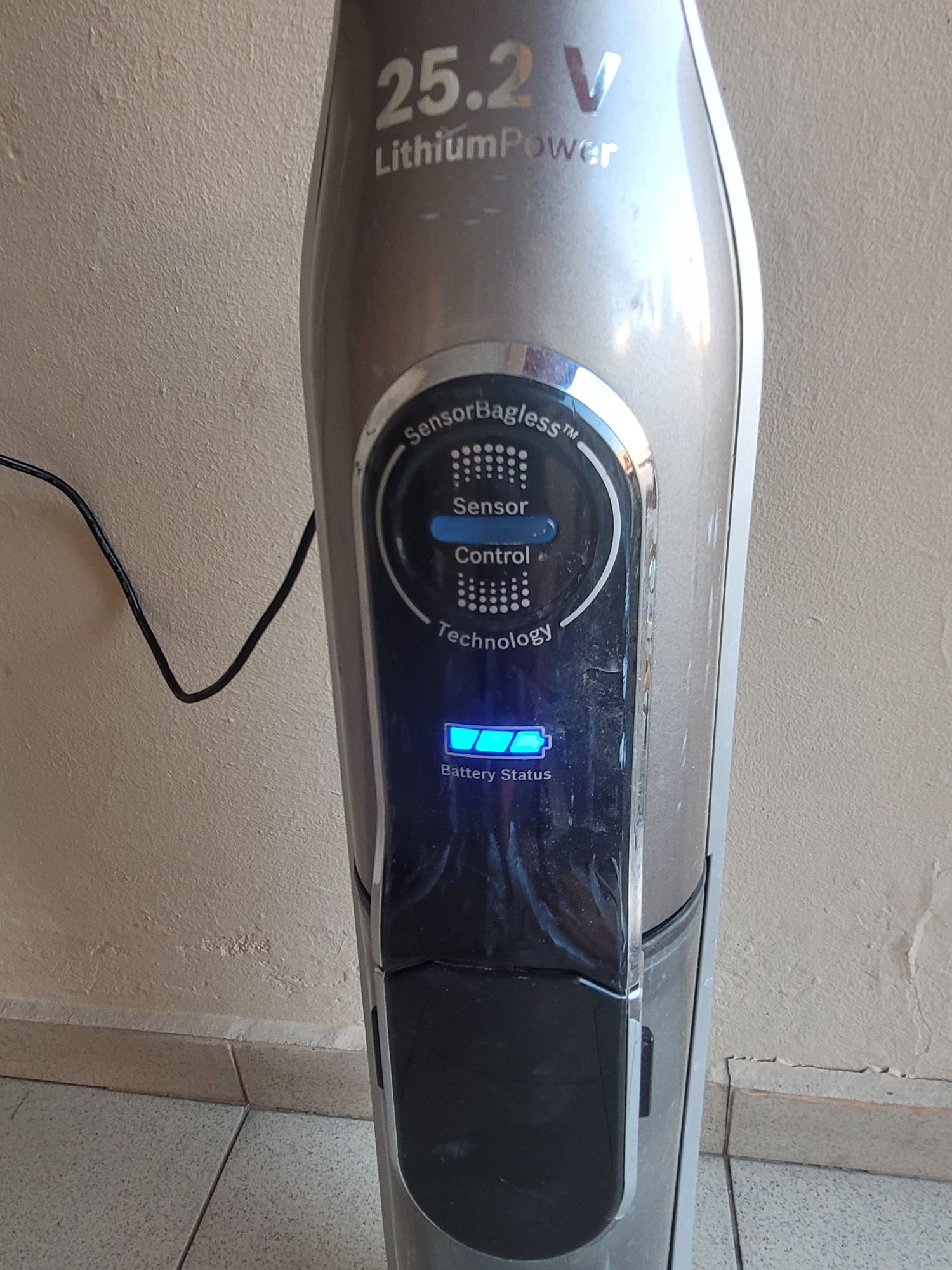 Aspirator vertical bosch athet  25.2v
