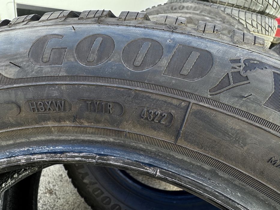 4бр. Почти нови зимни гуми  205/60 R16цола GOODYEAR 2022година