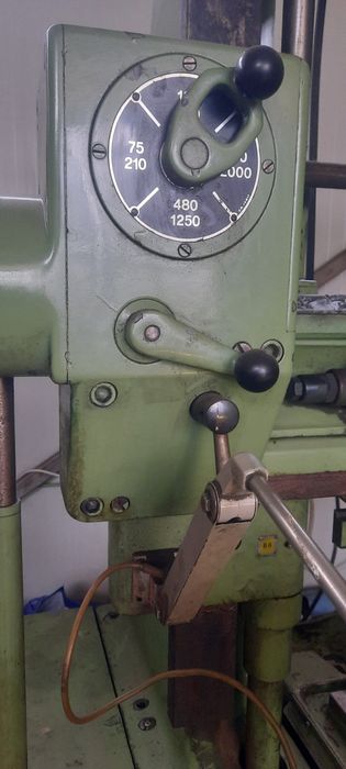 Vând maşină de găurit în coordonate SIP
