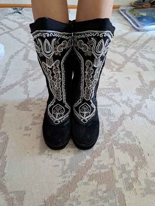 Продам унты женские ручная работа