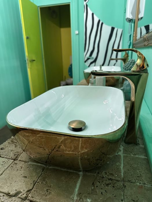 Set baie (chiuvete, robineți, oglindă, blat)