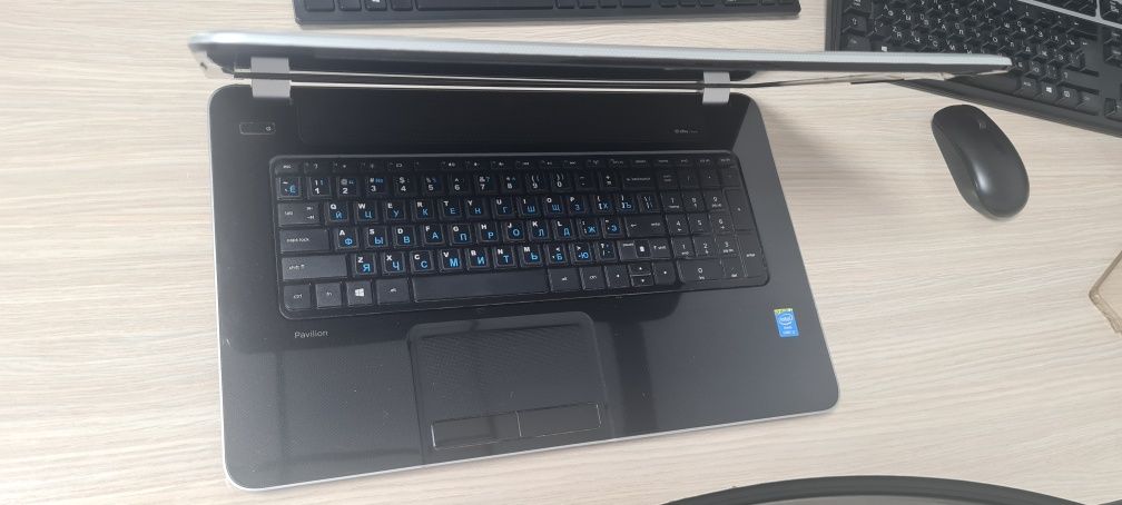 HP Pavilion notebook sotiladi core i3 inside
