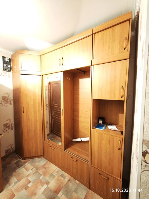 Стиральная машина и газовая плита  Indesit + прихожка +кухонная мебель